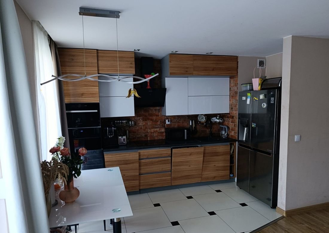 Spacious 3-Room Apartment with Large Terrace in Lipa Piotrowska