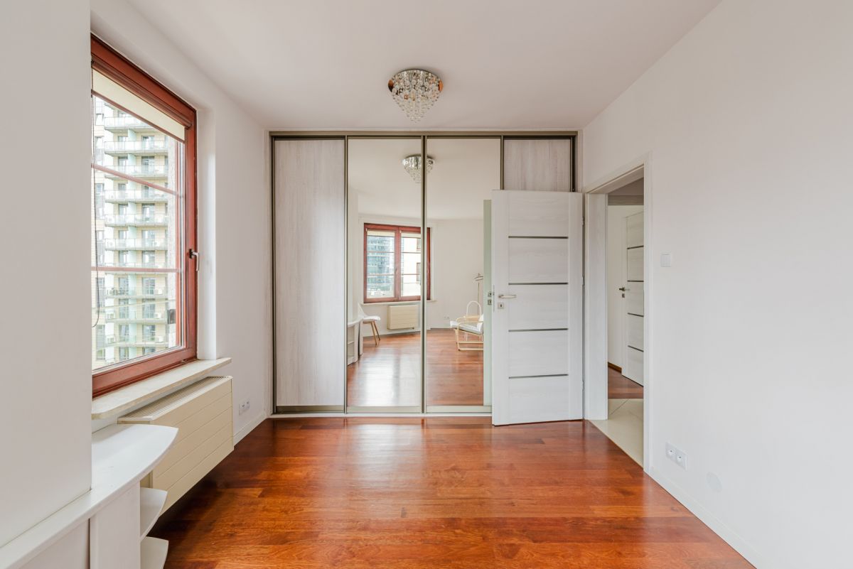 Wohnung zu verkaufen, 4 Zimmer, 113 m² — Wola, Warszawa